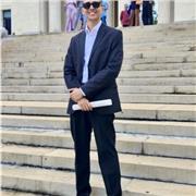 Graduado de nivel superior con alto dominio de Matemáticas y Física.